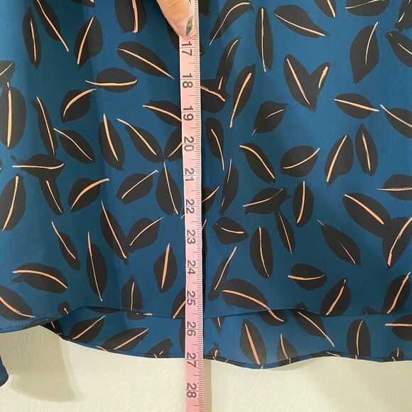 Cabi Kate Shadow Leaf Blouse Bell Sleeved Teal Size Small - Picture 11 of 13